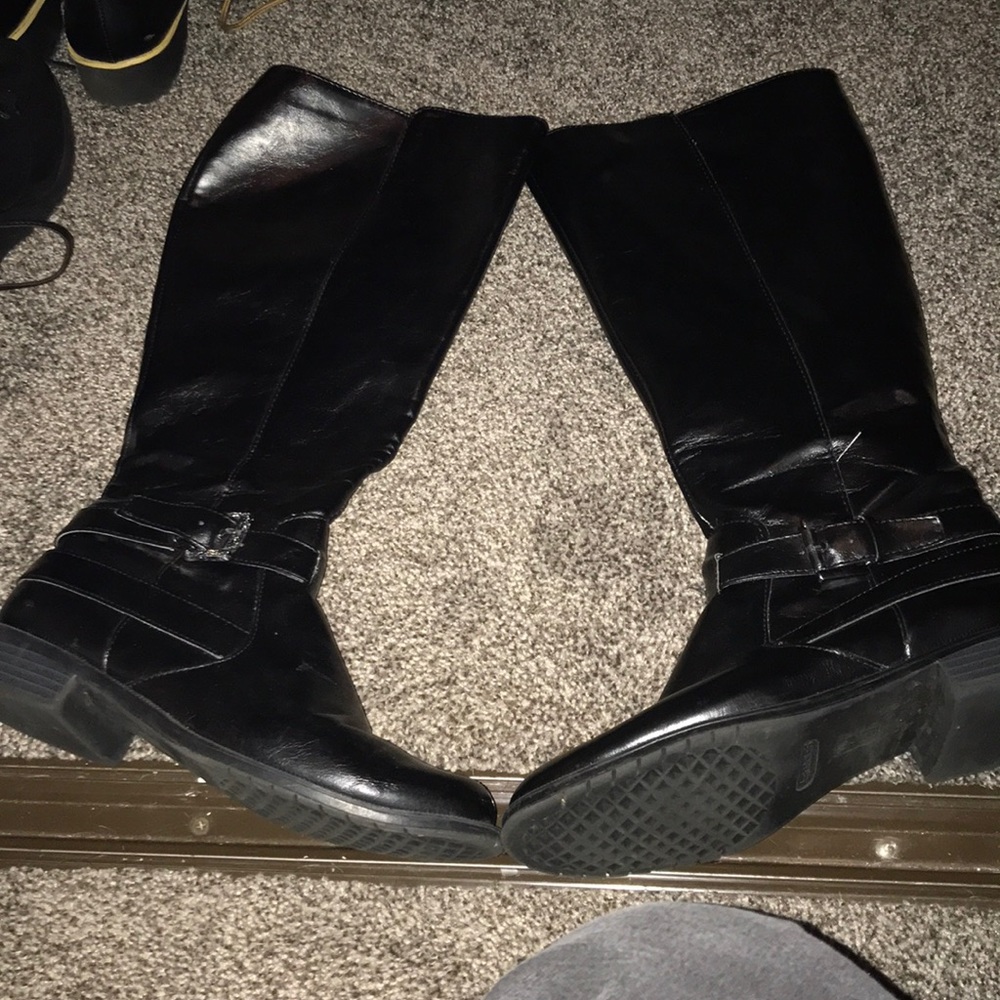 Black high boots GUC